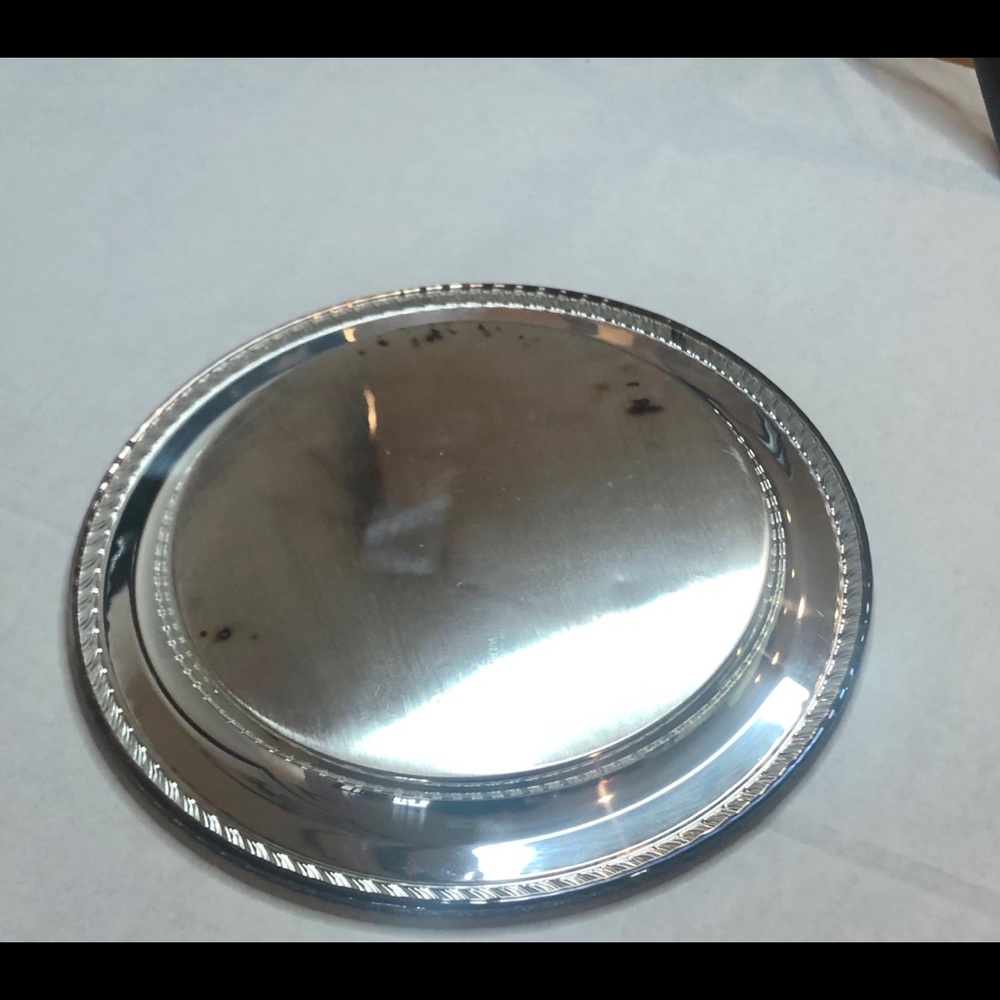 Oneida Silversmiths 10” Round Tray Orange Package - Picture 2 of 4